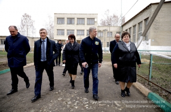 Губернатор Алексей Русских посетил объекты социальной сферы Старокулаткинского района